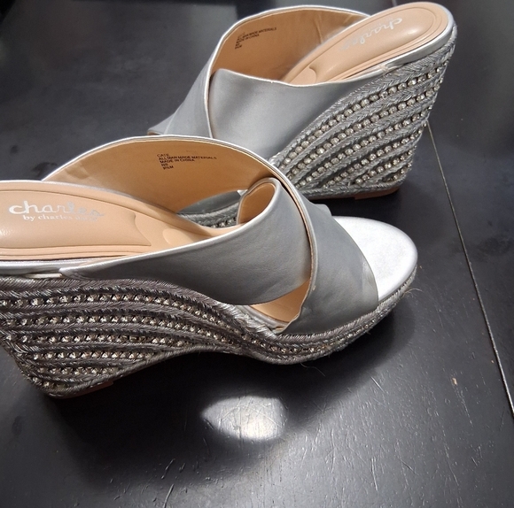 NWOT Gun Metal Wedge With Rhinestone Embellishments  Size 9.5 - Picture 6 of 11